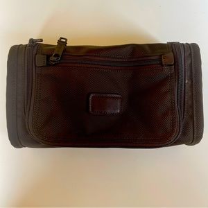 Tumi dopp kit